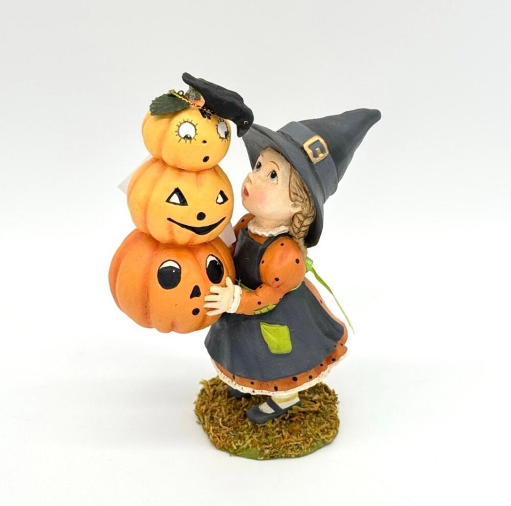 Bethany Lowe Pumpkin Patch Pippa Halloween Witch Girl w/ Jack O Lanterns & Crow